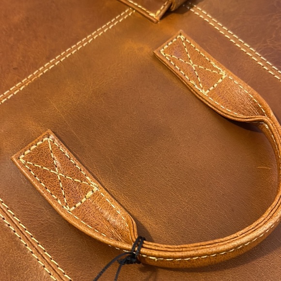 Leather hanging toiletry kit - Picture 7 of 8